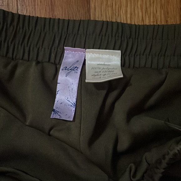 Green low rise mesh pants size medium - Picture 4 of 4